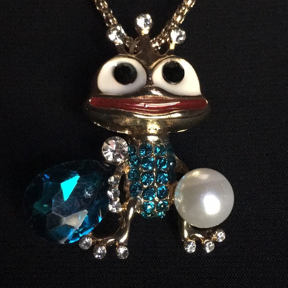 Prince Charming Frog Brooch/Necklace - Picture 11 of 16